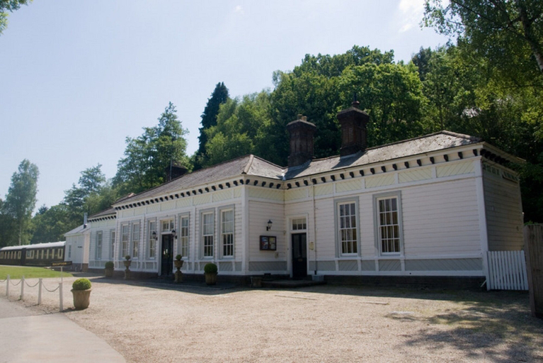 Exterior & Views
