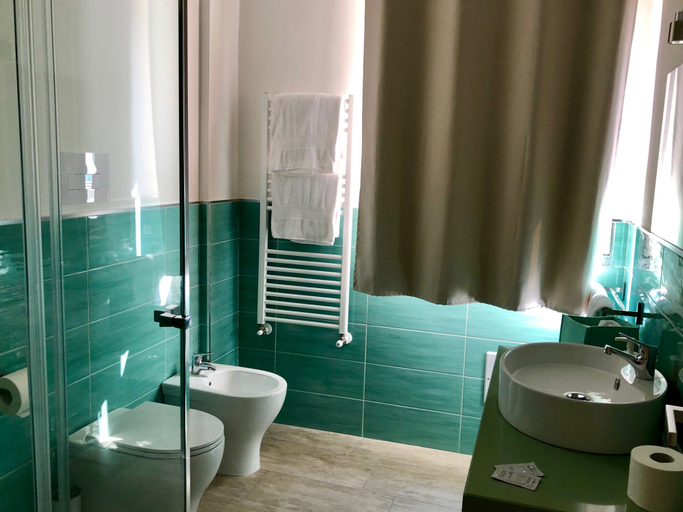 Bathroom 4, Mondello Beach Rooms, Palermo