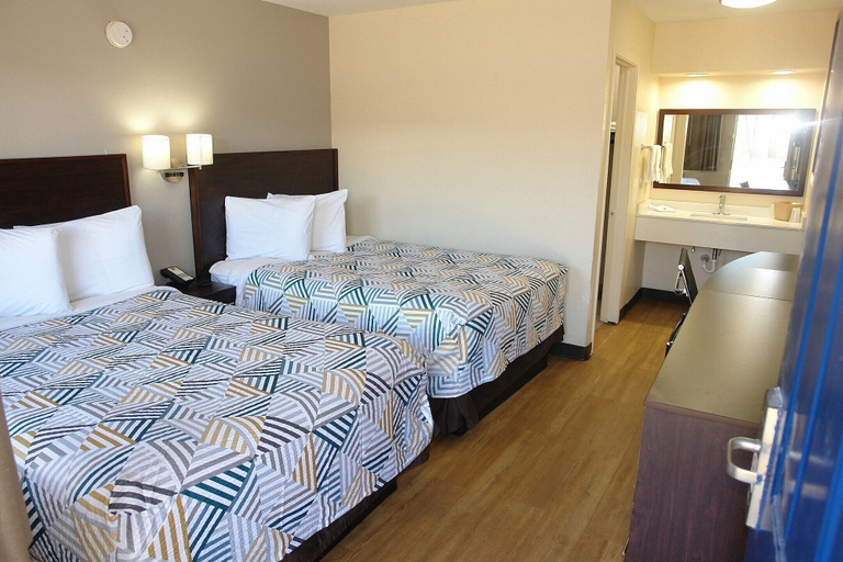 Bedroom 4, Motel 6 Hattiesburg, MS, Forrest