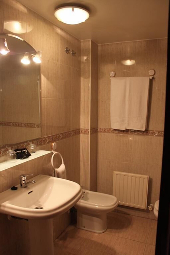 Bathroom 4, Hotel Valdés, Asturias