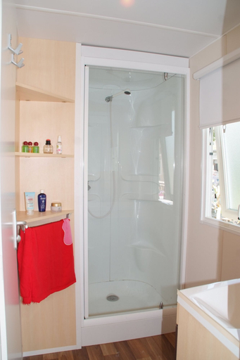 Bathroom, Les Rives du Loup, Alpes-Maritimes