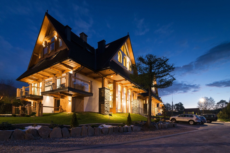 Exterior & Views