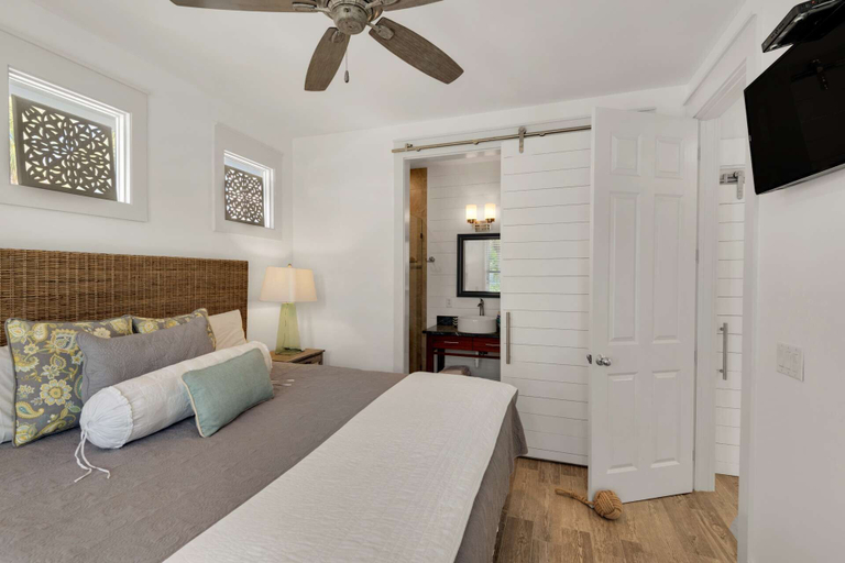 Bedroom 2, Rock Lobster, Bay