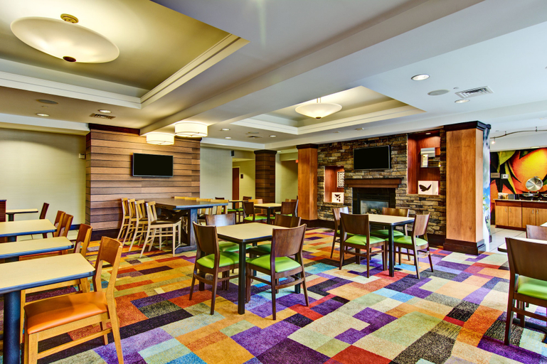Food & Drinks 5, Fairfield Inn & Suites by Marriott State College, Centre