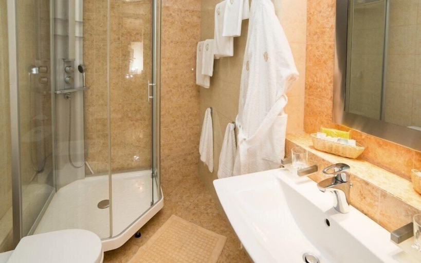 Bathroom 4, Ubileynaia, Zav'yalovskiy rayon