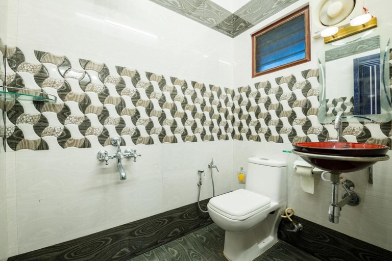 Bathroom 3, Peters Inn - Hostel, Ernakulam
