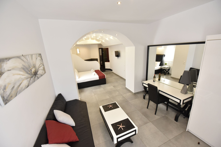 Bedroom 5, Queen Suites, South Aegean