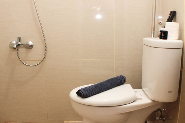 Bedroom 2, Elegant and Strategic Loft Studio Apple 1 Condovilla Apartment By Travelio, South Jakarta