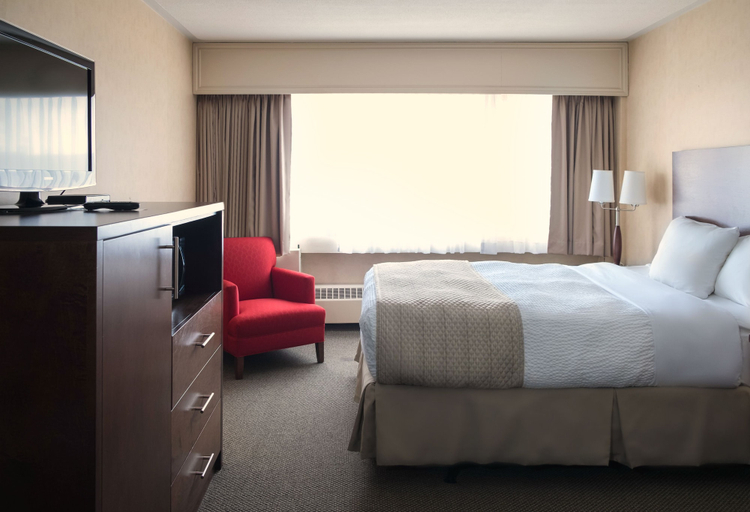 Bedroom 3, The Senator Hotel & Conference Center Timmins, Cochrane