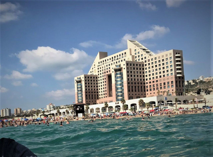 Exterior & Views 2, Luxurious Beach apartment
