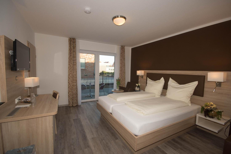 Bedroom 4, Hotel Sonne am Meer, Aurich