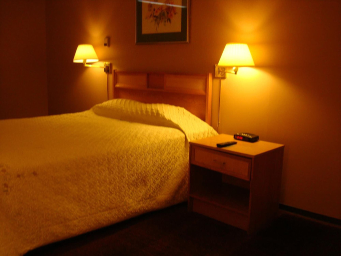 Bedroom 4, Bluebird Hotel, Division No. 14