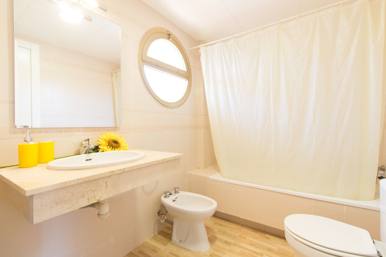 Bathroom, Apartamento Córdoba Ref. 1054 by Iberplaya, Tarragona