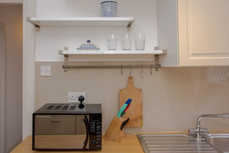 Others 4, Contemporary 2 Bedroom Flat in Bayswater, London