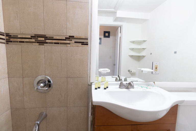 Bathroom 3, 753 Studio With City View Hollywood, Broward