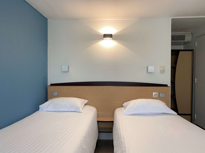 Bedroom 3, Kyriad Direct Roanne, Loire