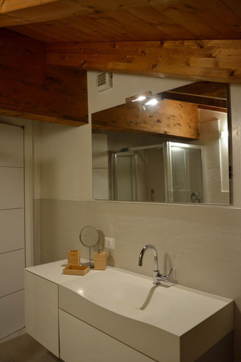 Bathroom 4, AmaMantua, Mantua