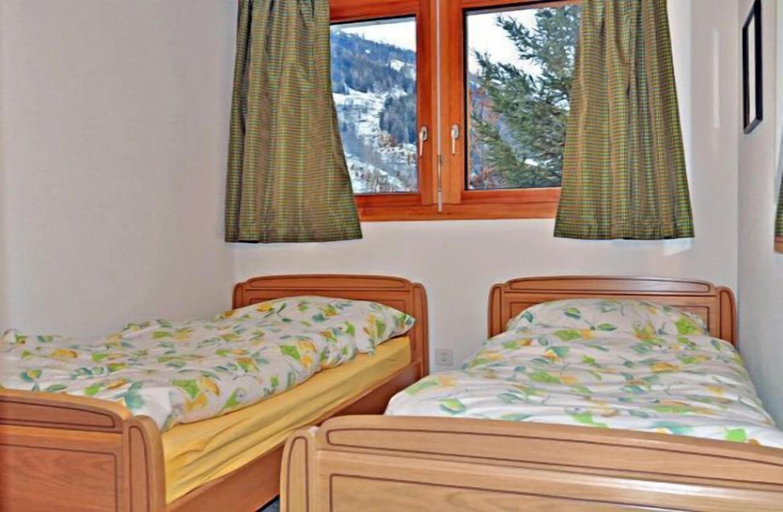 Room 2, Dorothy Sunshine, Goms