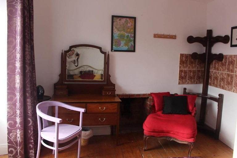 Others 5, Artists House