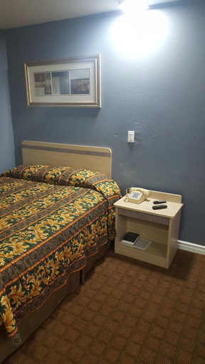 Bedroom 2, Travel Inn, Cincinnati