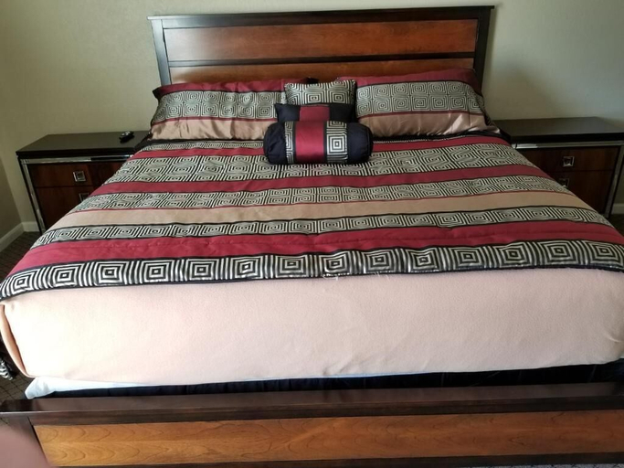 Bedroom 3, Best Inn Motel, Saline