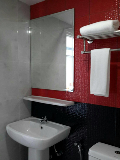 Bathroom 5, Sakura Budget Hotel, Hat Yai