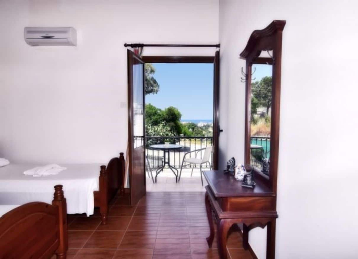 Others 4, Villa Christodoula