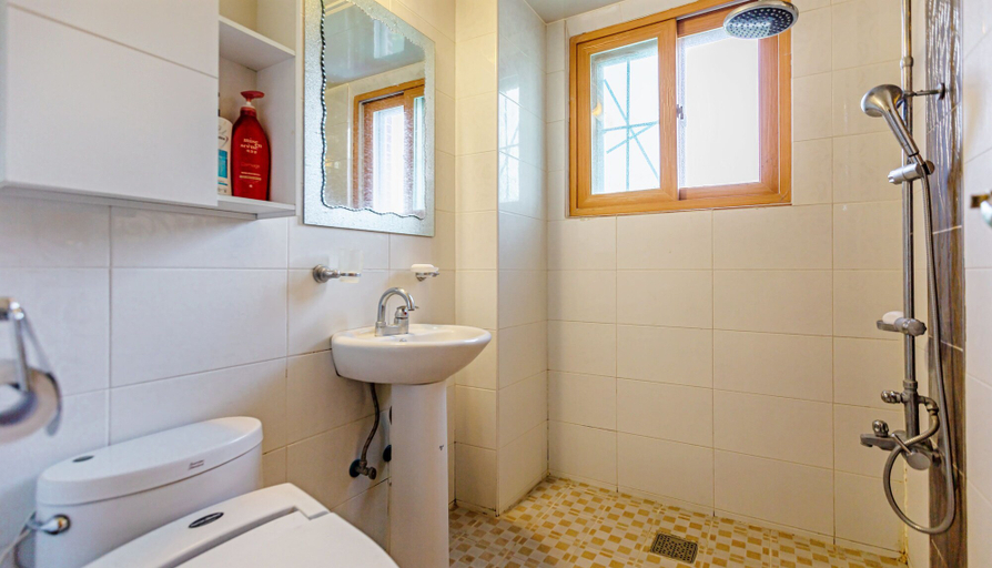 Bathroom 4, Goorm Dari Pension, Ganghwa
