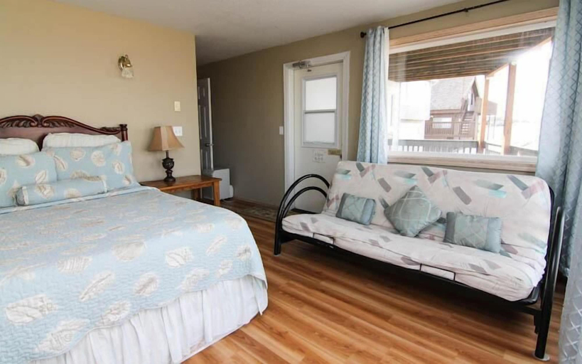 Bedroom 3, Ocean Waves 1, Tillamook