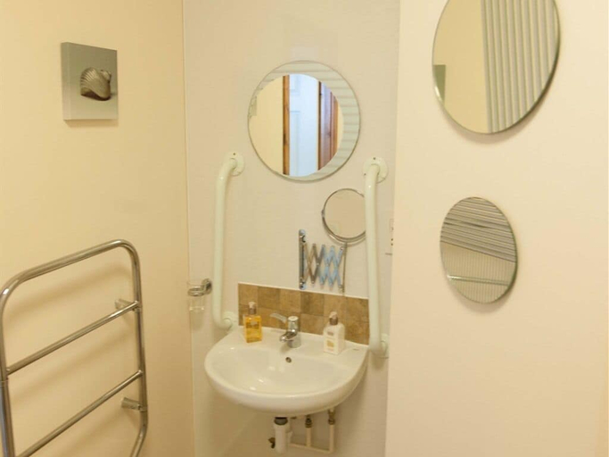 Bathroom 4, Glenernan Self Catering Cottages, Aberdeenshire
