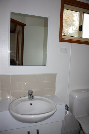 Bathroom 3, BIG4 Tiny Away Stay - Seymour Riverside, Mitchell - North