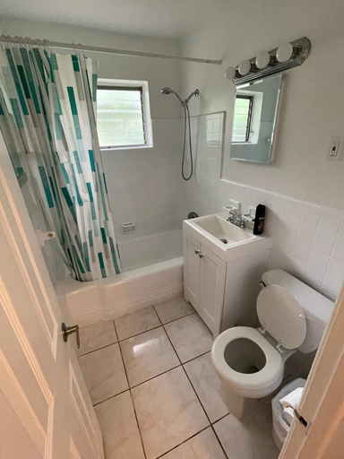 Bathroom, Hallandale Beach Hostel, Broward