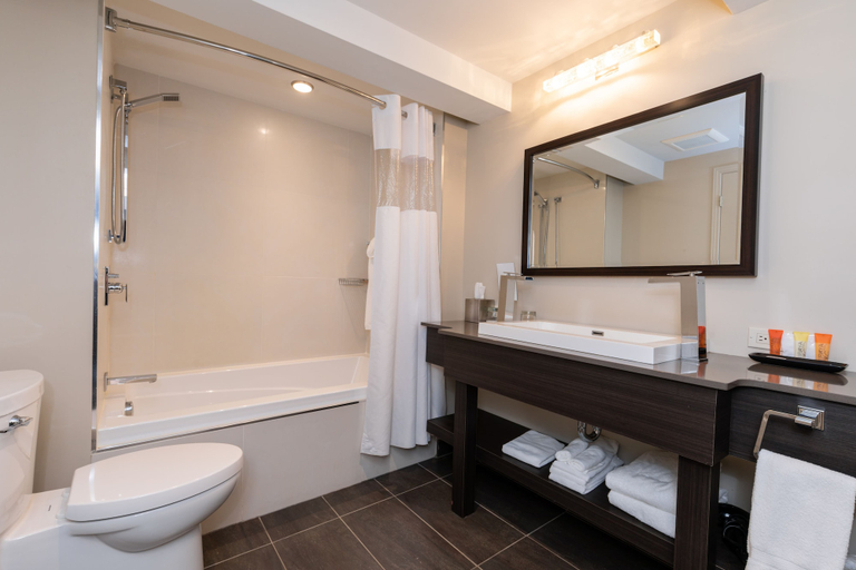Bathroom 5, Hôtel Levesque, Rivière-du-Loup