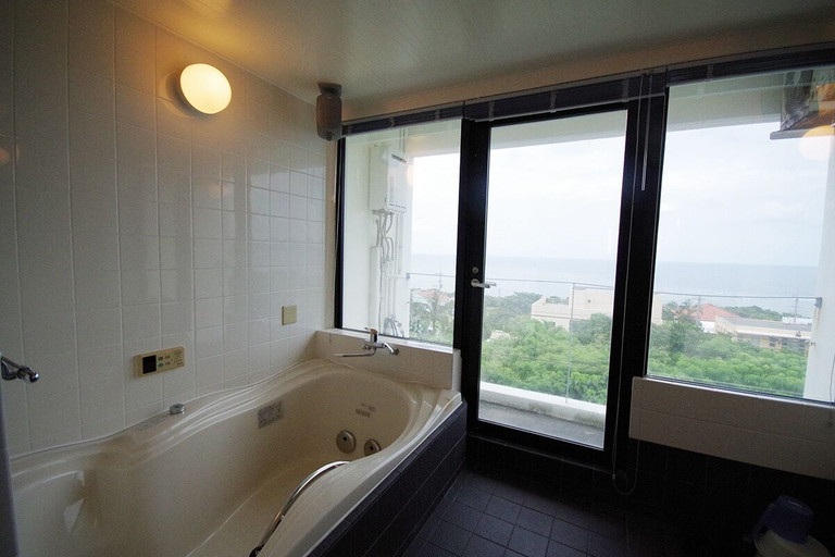Bathroom, John House, Ishigaki