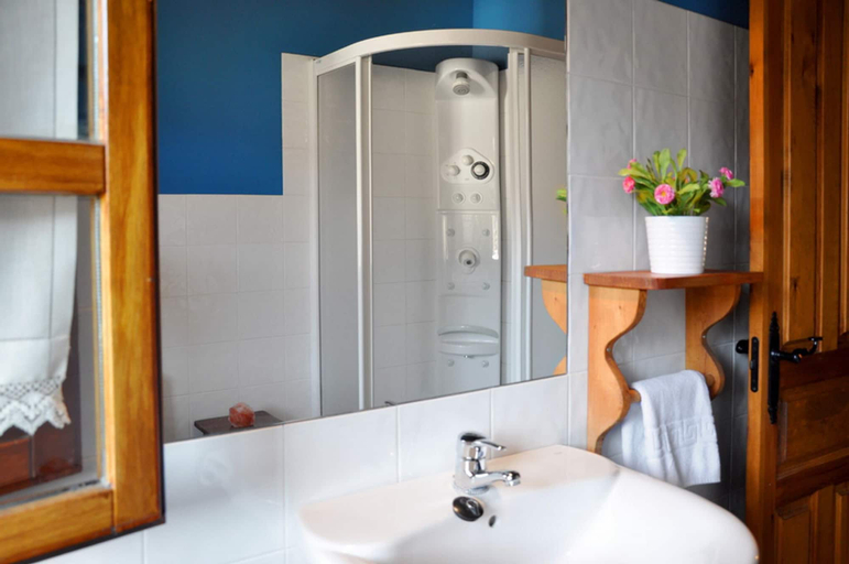 Bathroom 4, Viviendas Rurales Los Llares, Cantabria