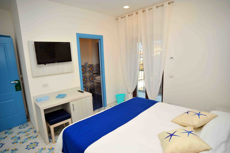 Bedroom 4, Costa Blu, Napoli