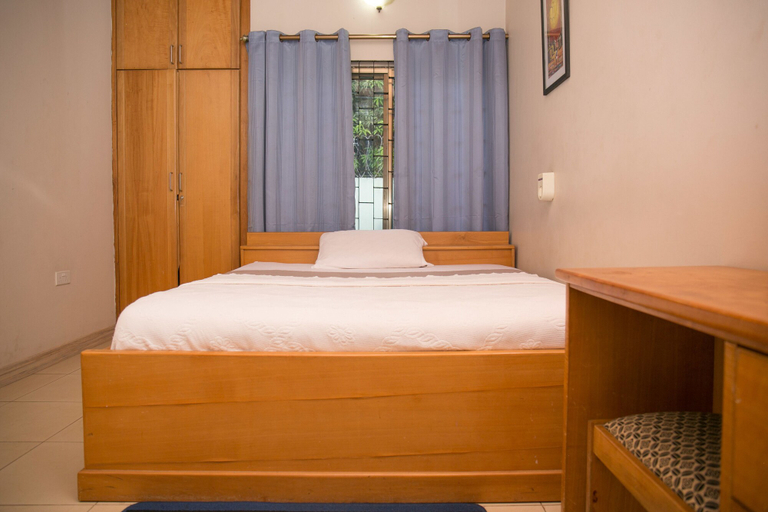 Bedroom 2, Traveller's Palm Court, Ga East