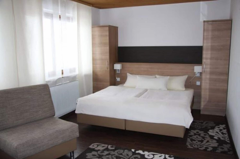Bedroom 3, Landgasthof Löwen, Tübingen