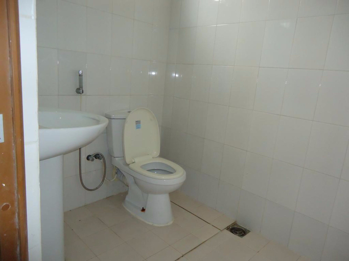 Bathroom 4, Lagoon Waves Hotel, Katana