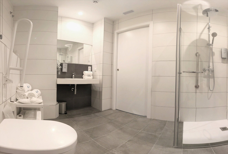 Bathroom 3, Hotel Plaza View, Valencia