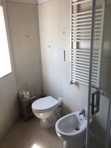 Bathroom 3, Cà di Bianca, Genova