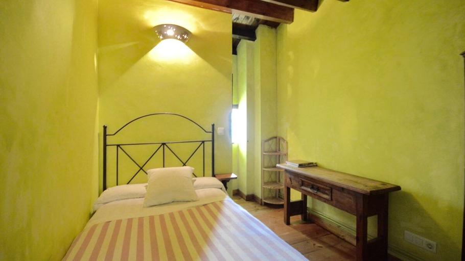 Bedroom 5, Torre los Templarios, Burgos