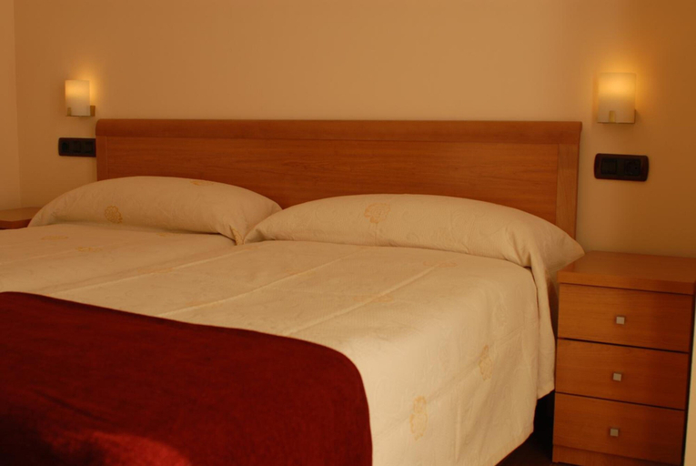 Bedroom 2, Hotel Rural Astura, León
