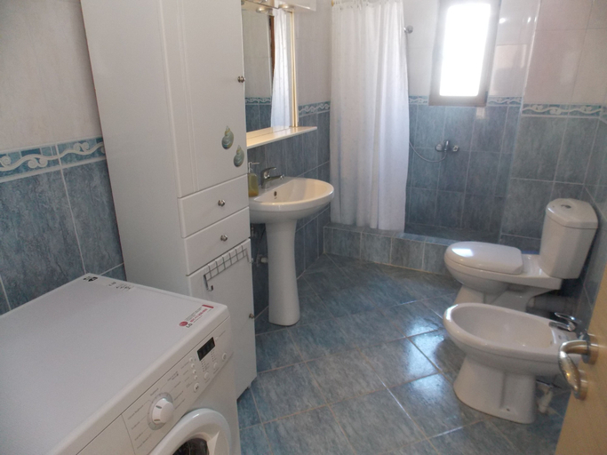 Bathroom 3, Zeta's Apartments, Sarandës