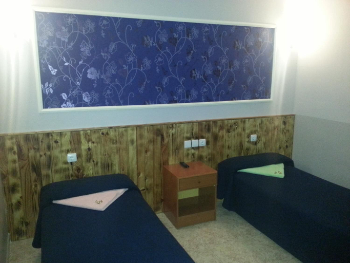 Bedroom 4, Hostal Isla Cristina Mataró, Barcelona