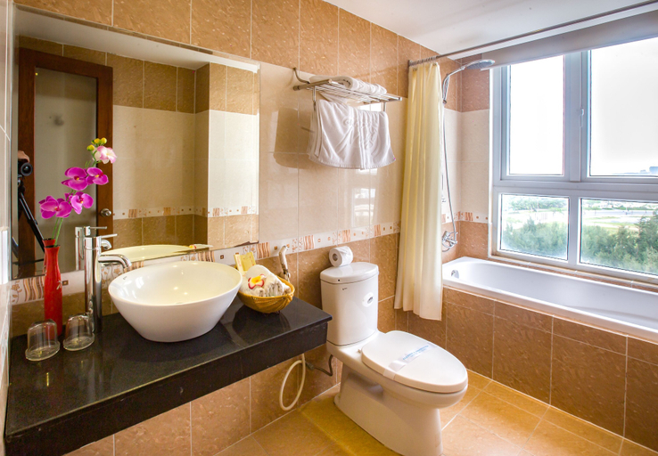 Bathroom 5, Grand Mango Hotel, Da Nang