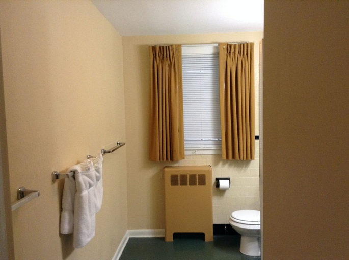 Bathroom 4, Briarcliff Motel, Carroll