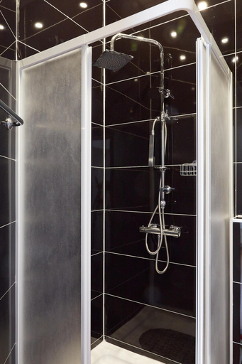 Bathroom 3, Modern Apartment in The Heart of Vienna 1, Wien
