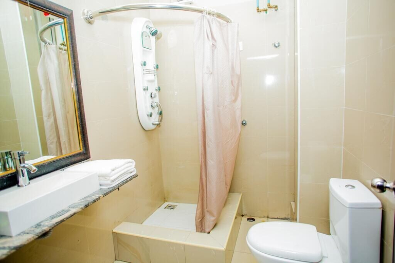 Bathroom 3, Arriva Suites, Obio/Akp