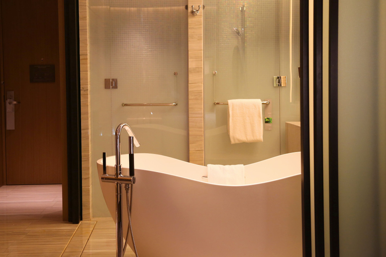 Bathroom 5, Renaissance Suzhou Wujiang Hotel, Suzhou